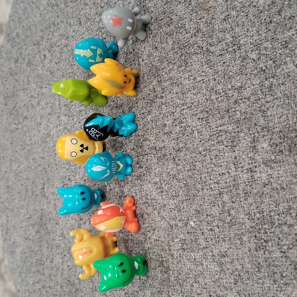 GoGos Crazy Bones 11 Pieces